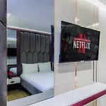 Heaven Premium Restaurant & Airport Shuttle מלון