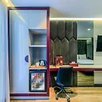 Heaven Premium Restaurant & Airport Shuttle מלון 3*