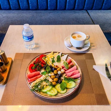Heaven Premium Restaurant & Airport Shuttle فندق
