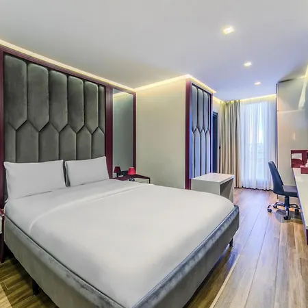 酒店 Heaven Premium Restaurant & Airport Shuttle 3*