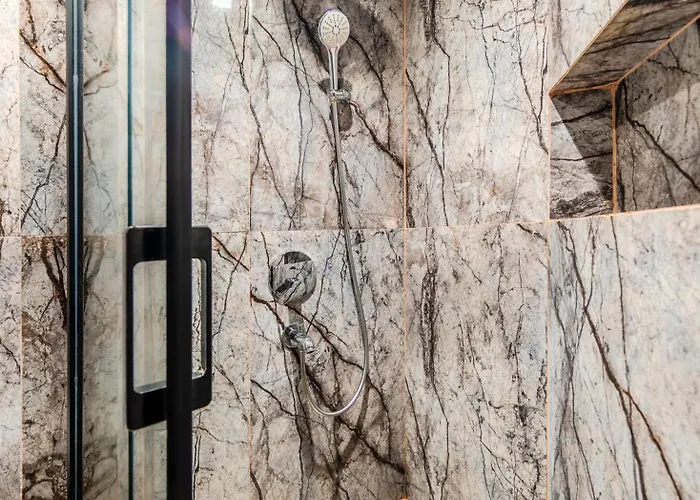 Heaven Premium Restaurant & Airport Shuttle