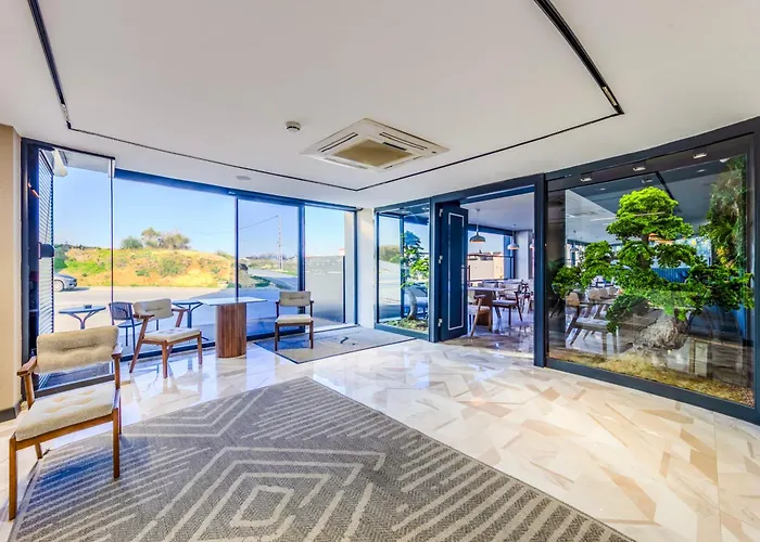 Heaven Premium Restaurant & Airport Shuttle 3*